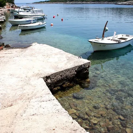 アパート By The Sea Basina, Hvar - 8754 *
